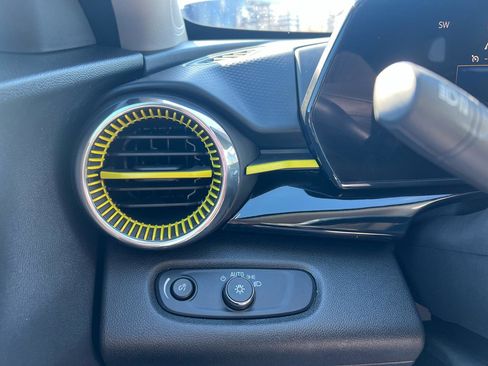 Used 2024 Chevrolet Trax ACTIV w/ Sunroof Package image 21