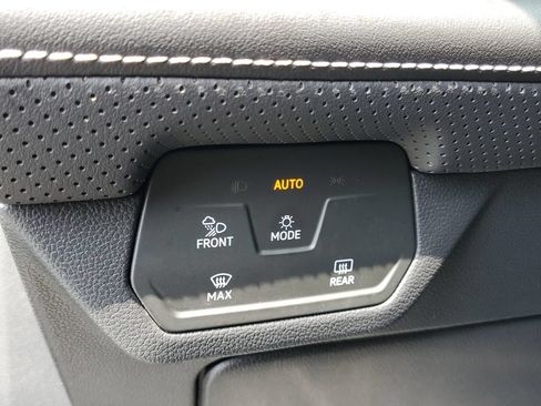 Used 2025 Volkswagen Atlas SE FWD image 22