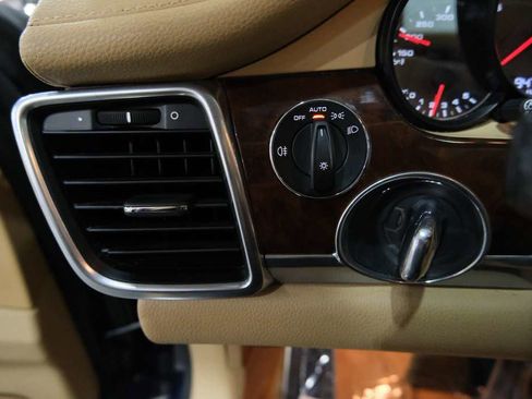 Used 2014 Porsche Panamera 4 image 38