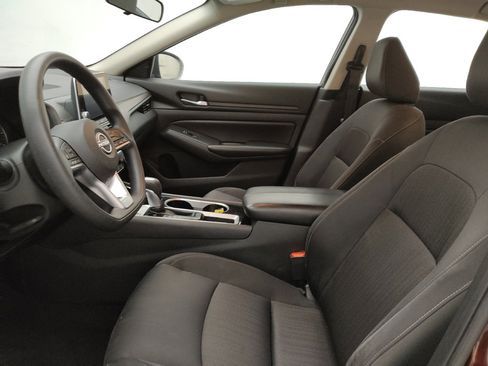 Used 2024 Nissan Altima 2.5 SV FWD image 17