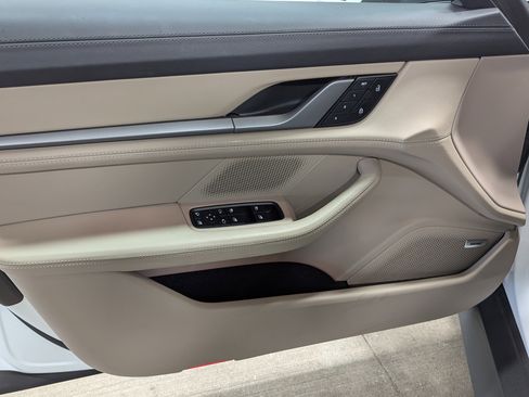 Used 2025 Porsche Taycan image 25