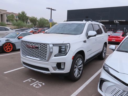 Used 2021 GMC Yukon Denali w/ Denali Ultimate Package AWD/4WD image 2