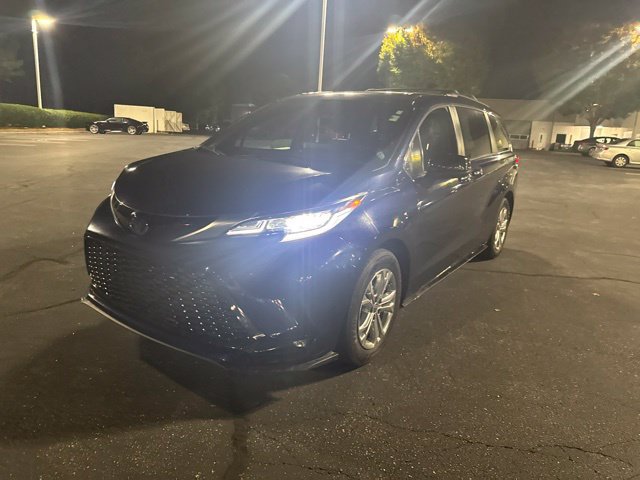 Used 2022 Toyota Sienna XSE w/ XSE Plus Package AWD/4WD image 9