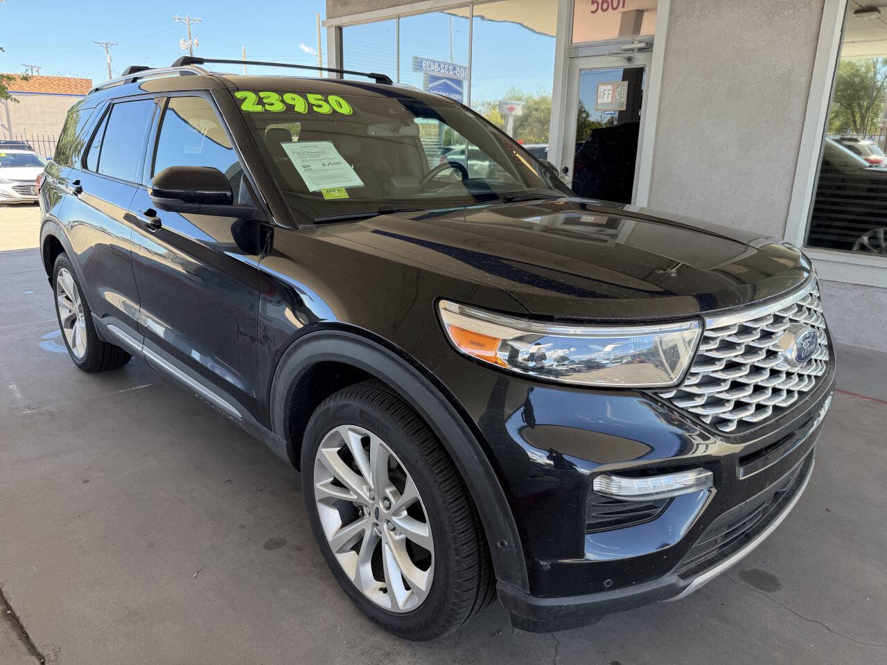 Used 2022 Ford Explorer Platinum w/ Premium Technology Package AWD/4WD image 2