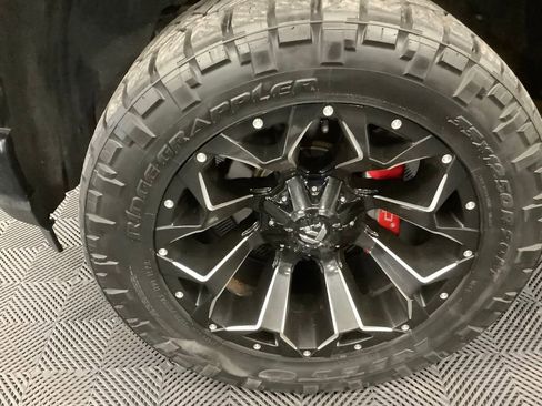 Used 2020 Chevrolet Silverado 1500 RST AWD/4WD image 2