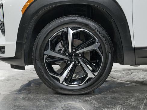 Used 2023 Chevrolet TrailBlazer RS w/ Convenience Package AWD/4WD image 3