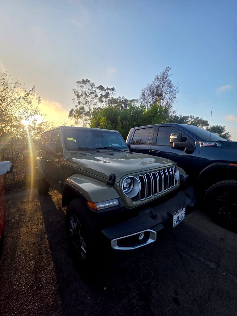 Used 2026 Jeep Wrangler Unlimited Sahara AWD/4WD image 2