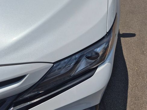 Used 2022 Toyota Camry XSE FWD image 9