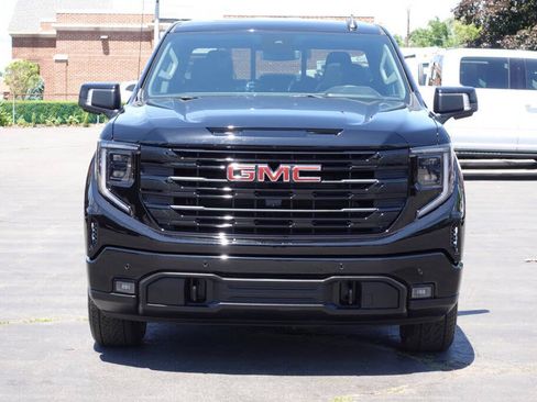Used 2025 GMC Sierra 1500 Elevation w/ Elevation Premium Package AWD/4WD image 5