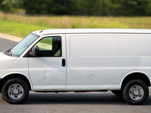 Used 2014 Chevrolet Express 2500 RWD image 7