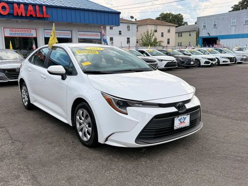Used 2023 Toyota Corolla LE FWD image 2