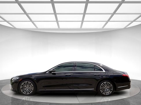 Used 2023 Mercedes-Benz S 580e 4MATIC Sedan w/ Warmth & Comfort Package image 5