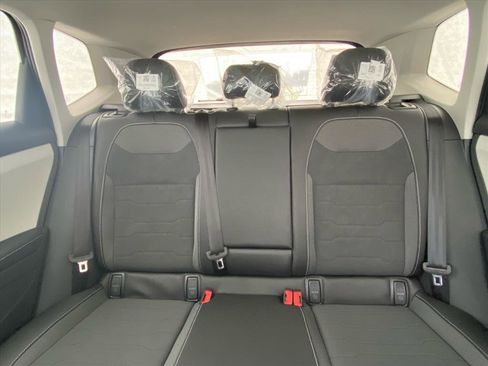 New 2026 Volkswagen Taos SE image 10