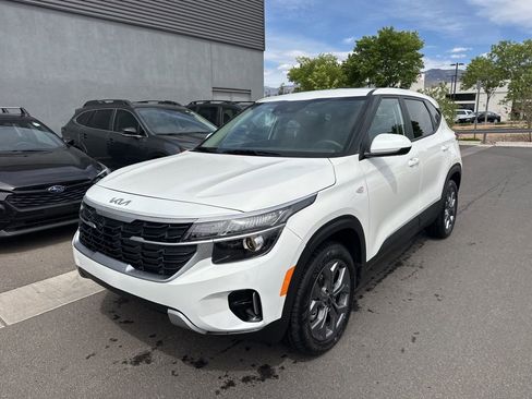 Used 2025 Kia Seltos LX AWD/4WD image 1
