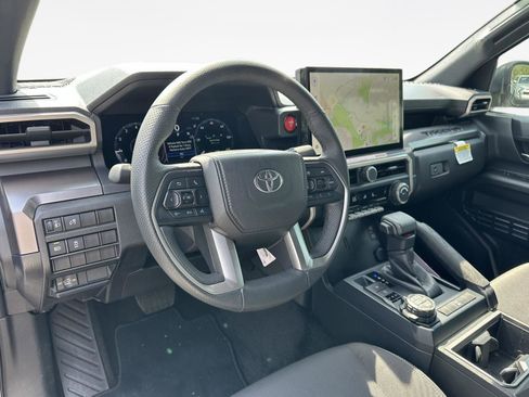 Used 2025 Toyota Tacoma TRD Off-Road image 11