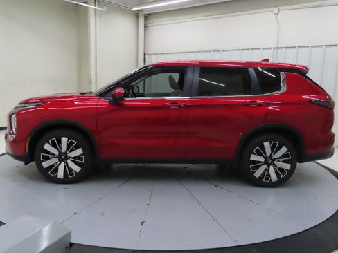 New 2025 Mitsubishi Outlander SE image 6