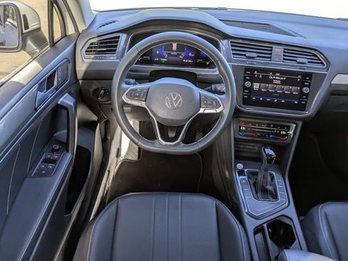 Used 2023 Volkswagen Tiguan SE FWD image 18