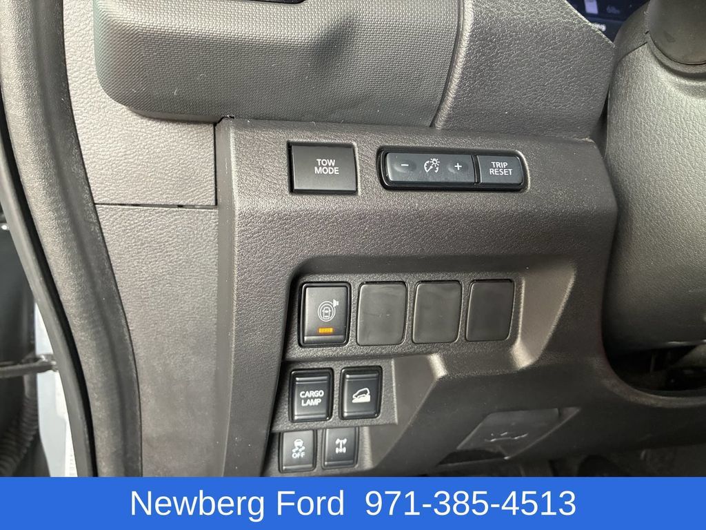 Used 2024 Nissan Frontier PRO-4X w/ Technology Package AWD/4WD image 14