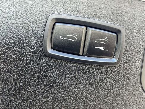 Used 2023 Porsche Macan Turbo image 15