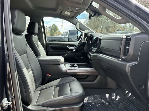 Used 2024 Chevrolet Silverado 3500 LTZ w/ LTZ Convenience Package image 8