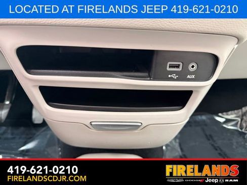 Used 2019 Chrysler Pacifica Limited FWD image 32