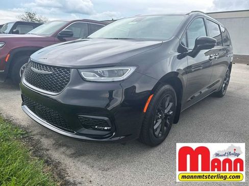 New 2025 Chrysler Pacifica Select w/ Fav Edition Package FWD image 1