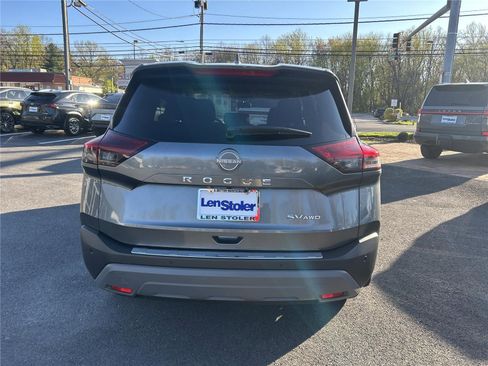 Used 2023 Nissan Rogue SV image 4