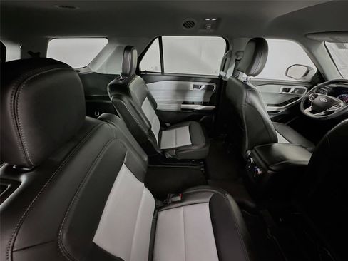 Used 2024 Ford Explorer XLT w/ Equipment Group 202A image 26