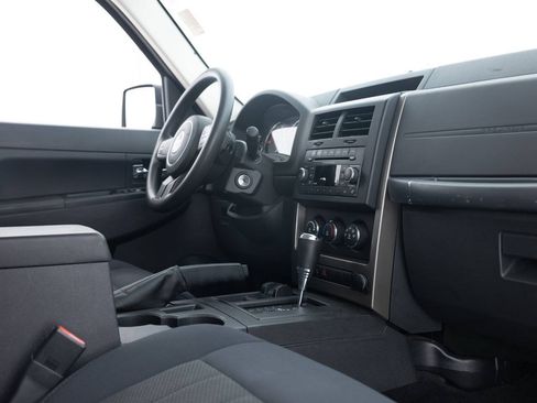 Used 2012 Jeep Liberty Sport AWD/4WD image 29