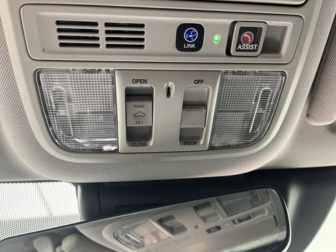 Used 2018 Honda Accord Touring image 28