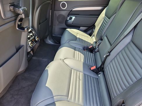 Certified 2025 Land Rover Discovery Dynamic SE AWD/4WD image 5