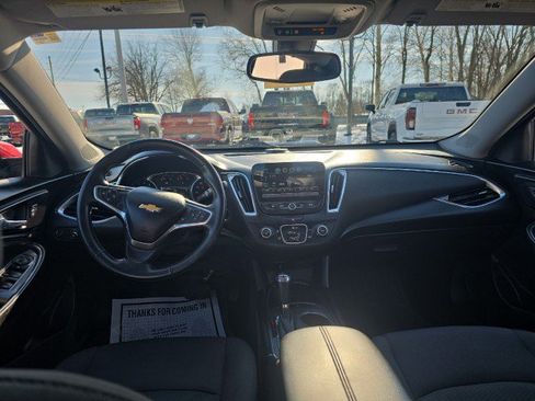 Used 2018 Chevrolet Malibu LT image 16