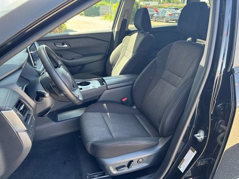 Used 2025 Nissan Rogue SV FWD image 33