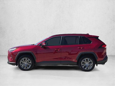 Used 2022 Toyota RAV4 XLE Premium AWD/4WD image 9
