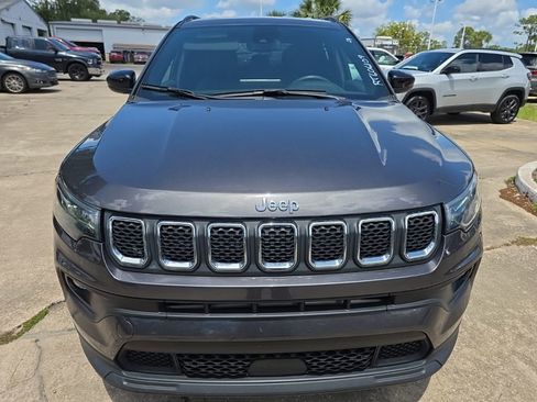 Used 2024 Jeep Compass Latitude image 12