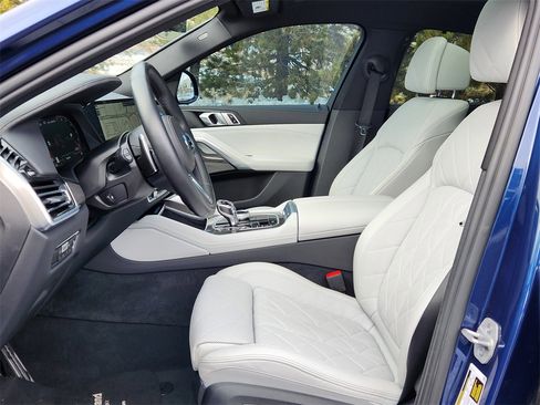 Used 2023 BMW X6 M50i w/ Executive Package image 8