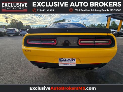 Used 2018 Dodge Challenger SXT w/ Blacktop Package image 8