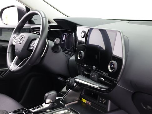 Used 2025 Lexus NX 250 FWD w/ Towing Package (2000 Lbs) image 42