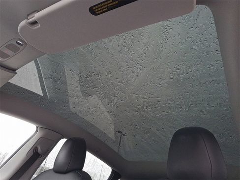 Used 2022 Tesla Model Y Performance image 14