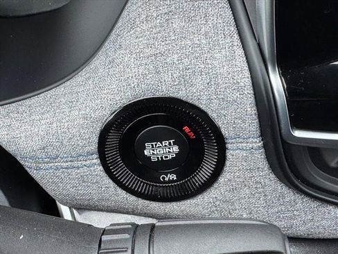 Used 2025 Jeep Compass Sport image 21