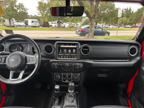 Used 2023 Jeep Wrangler Unlimited Sahara w/ Cold Weather Group AWD/4WD image 26