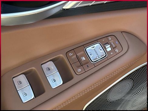 Used 2022 Genesis G90 3.3T Premium image 18