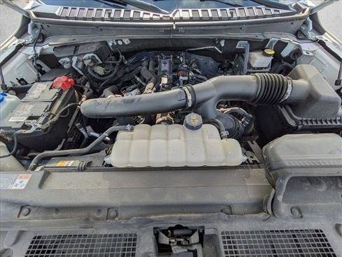 Used 2024 Ford Expedition XLT image 18