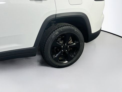 Used 2023 Jeep Grand Cherokee Altitude image 30