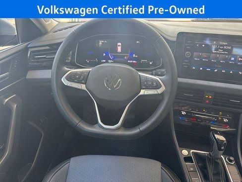 Used 2025 Volkswagen Jetta SE w/ Sunroof Package FWD image 17