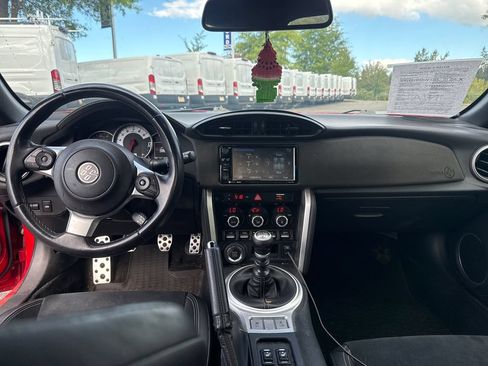 Used 2019 Toyota 86 RWD image 6