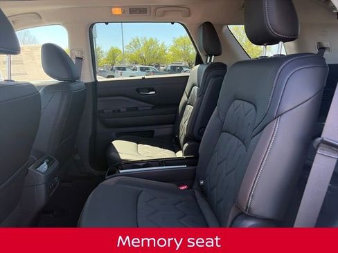 New 2026 Nissan Pathfinder Platinum image 13