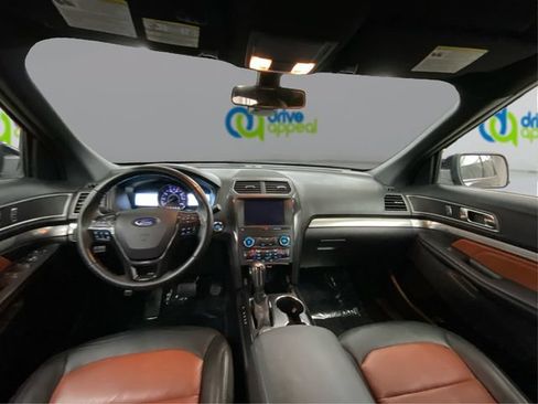 Used 2019 Ford Explorer XLT w/ Equipment Group 202A AWD/4WD image 28