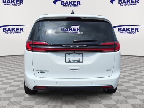 New 2027 Chrysler Pacifica Select AWD/4WD image 4