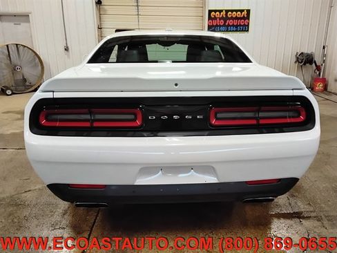 Used 2015 Dodge Challenger SRT w/ Technology Group RWD image 8